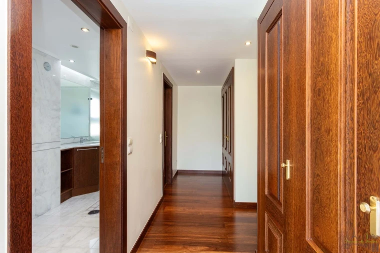 Apartamento T4 para Venda em Caparica e Trafaria Foto 17