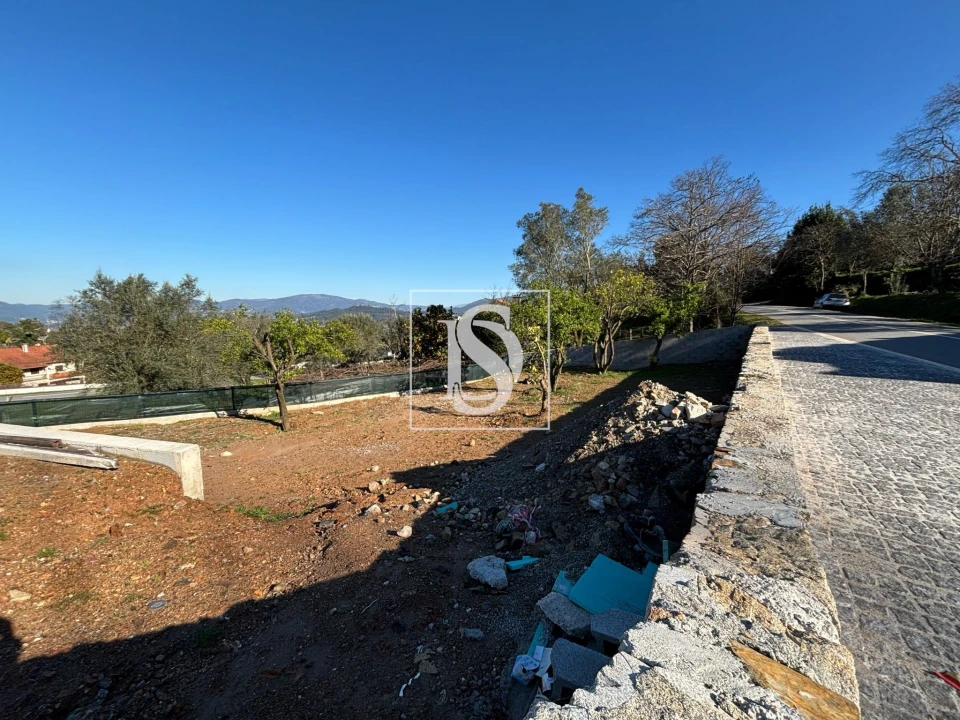 Moradia T3 para Venda em Rebordões (Santa Maria) Foto 10