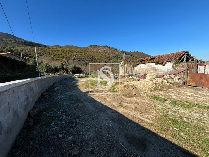 Moradia T3 para Venda em Rebordões (Santa Maria) Foto 9