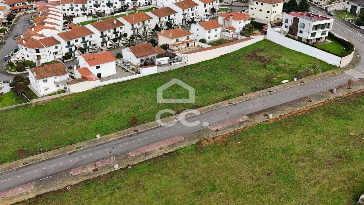 Terreno para Venda em Vilar de Nantes Foto 9