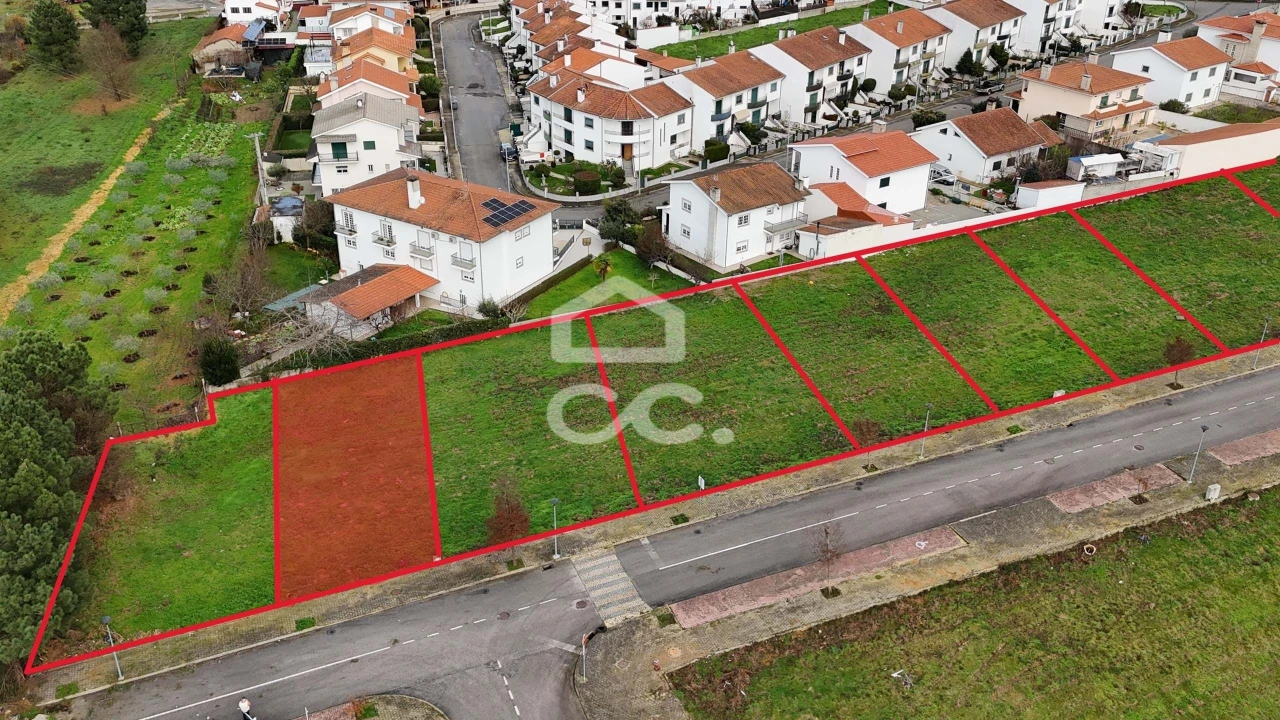 Terreno para Venda em Vilar de Nantes Foto 1