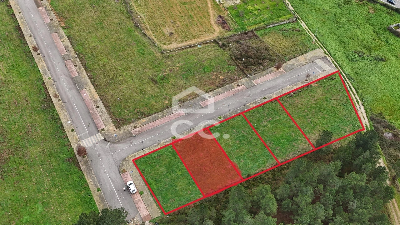 Terreno para Venda em Vilar de Nantes Foto 1