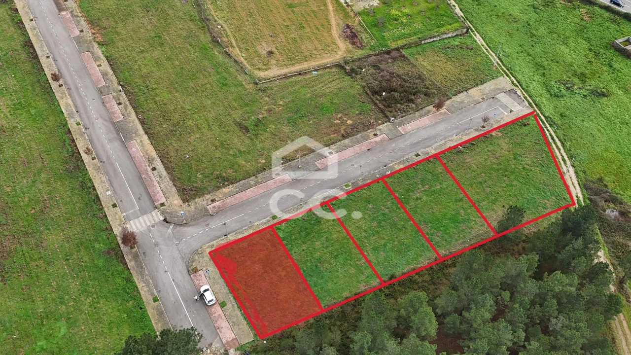 Terreno para Venda em Vilar de Nantes Foto 1