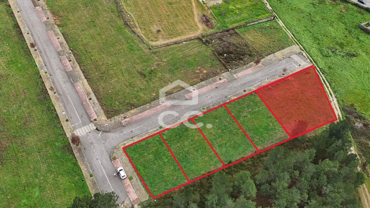 Terreno para Venda em Vilar de Nantes Foto 1