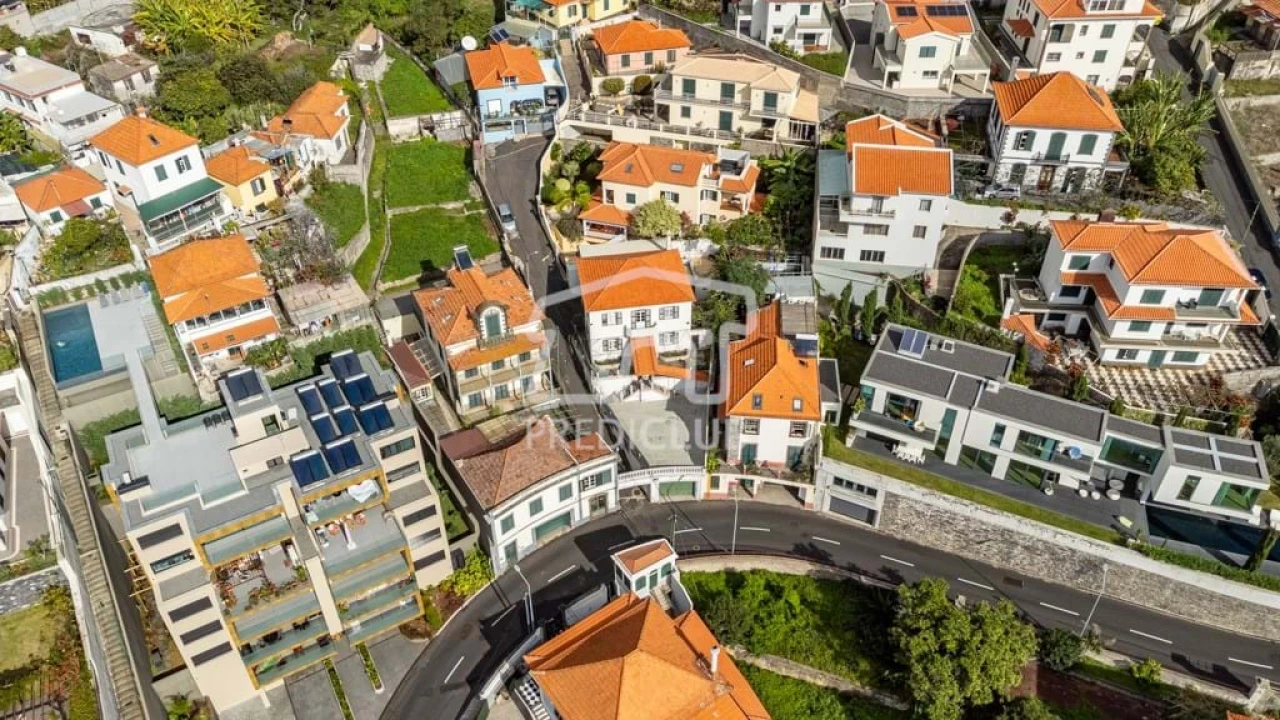 Moradia T5 para Venda em Funchal (Santa Maria Maior) Foto 3