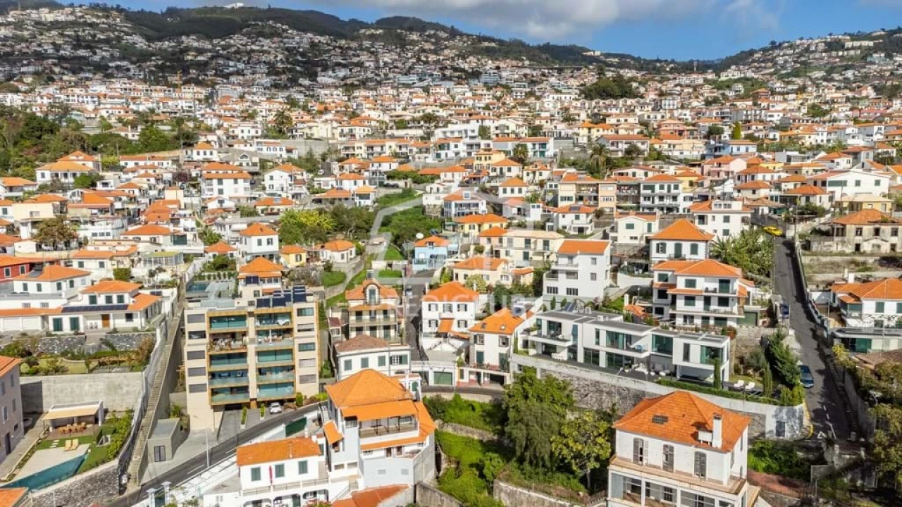 Moradia T5 para Venda em Funchal (Santa Maria Maior) Foto 10