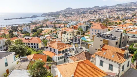 Moradia T5 para Venda em Funchal (Santa Maria Maior)