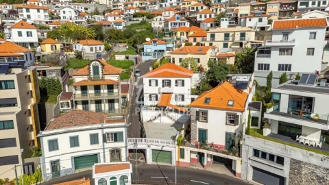 Moradia T5 para Venda em Funchal (Santa Maria Maior)