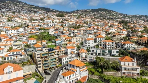 Moradia T5 para Venda em Funchal (Santa Maria Maior)