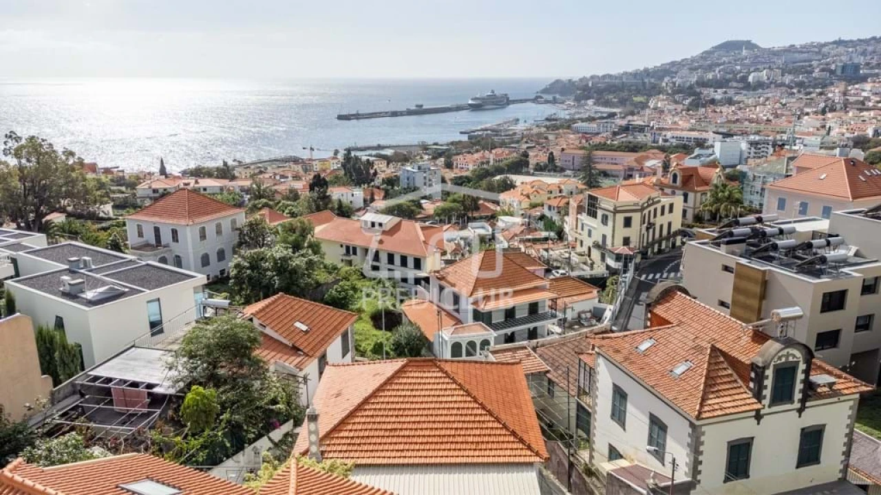 Moradia T5 para Venda em Funchal (Santa Maria Maior) Foto 5