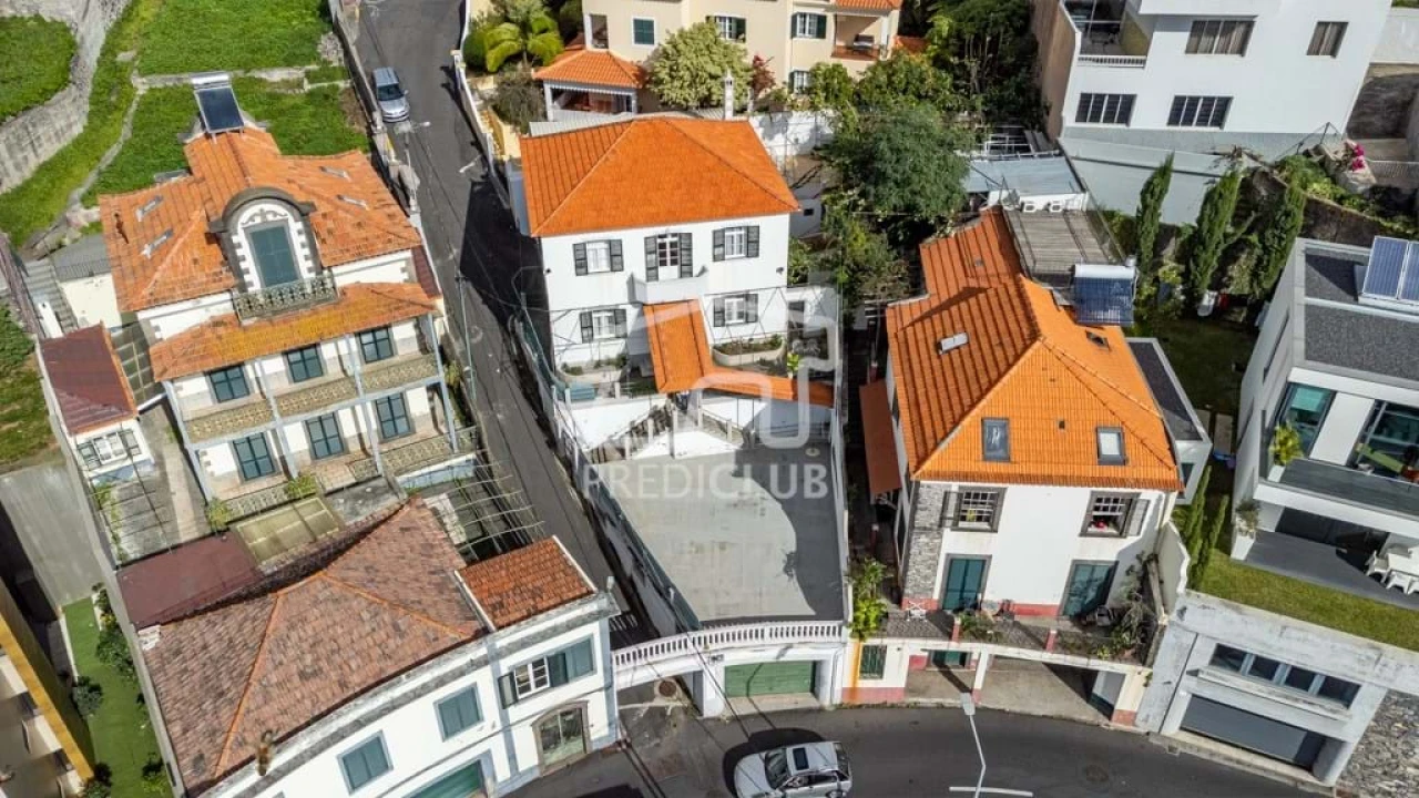 Moradia T5 para Venda em Funchal (Santa Maria Maior) Foto 4
