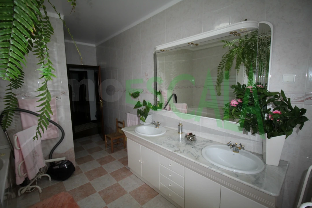 Moradia T5 para Venda em Marvila, Ribeira Santarém, São Salvador, São Nicolau Foto 24