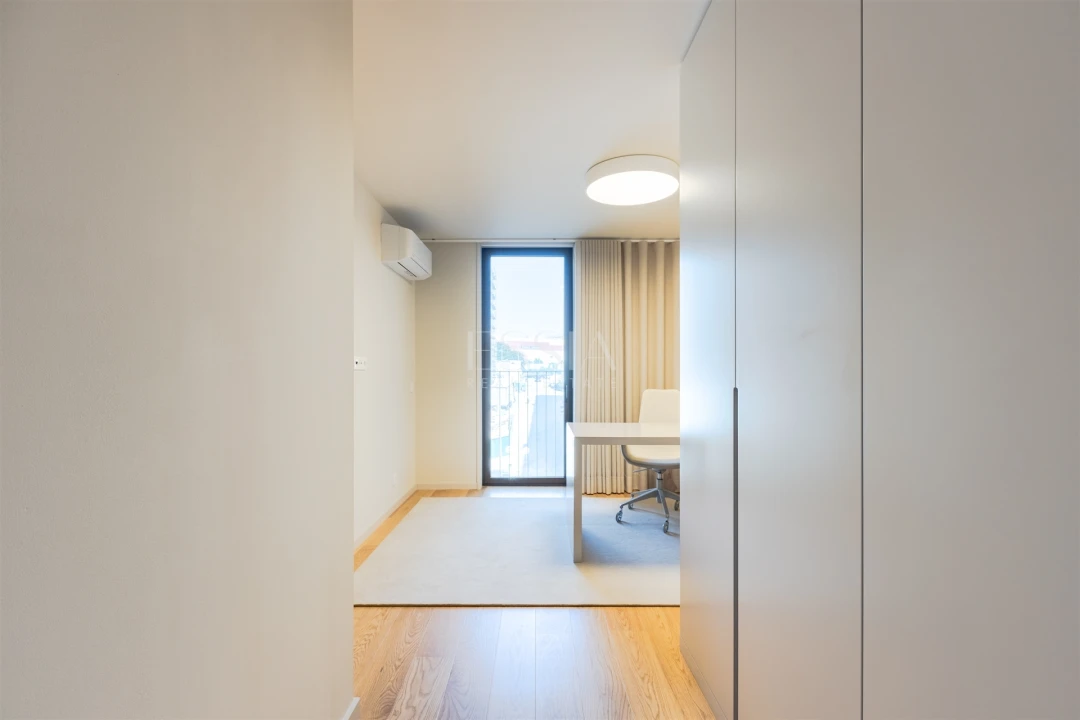 Apartamento T4 para Venda em Santa Marinha e São Pedro da Afurada Foto 16