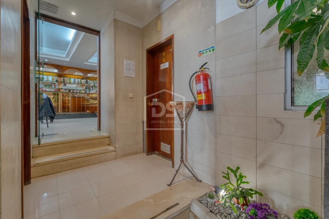 Prédio para Venda em Santo Antonio dos Olivais Foto 37