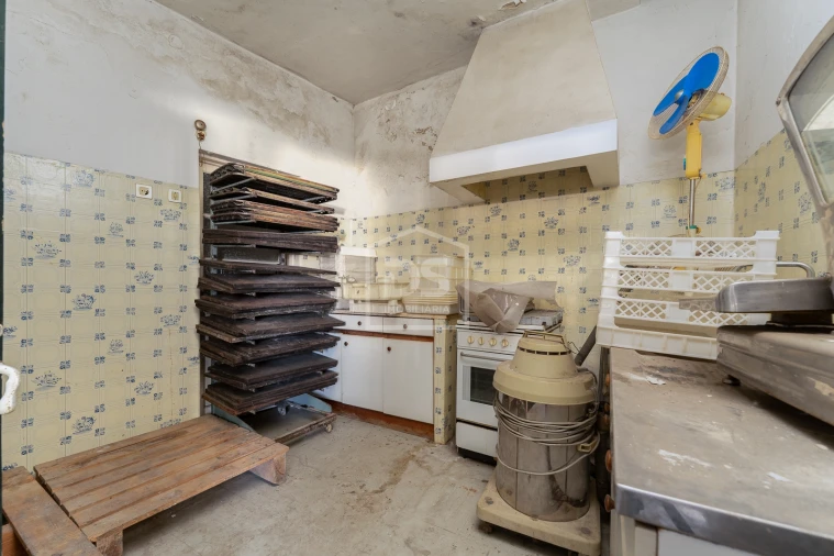 Prédio para Venda em Santo Antonio dos Olivais Foto 31