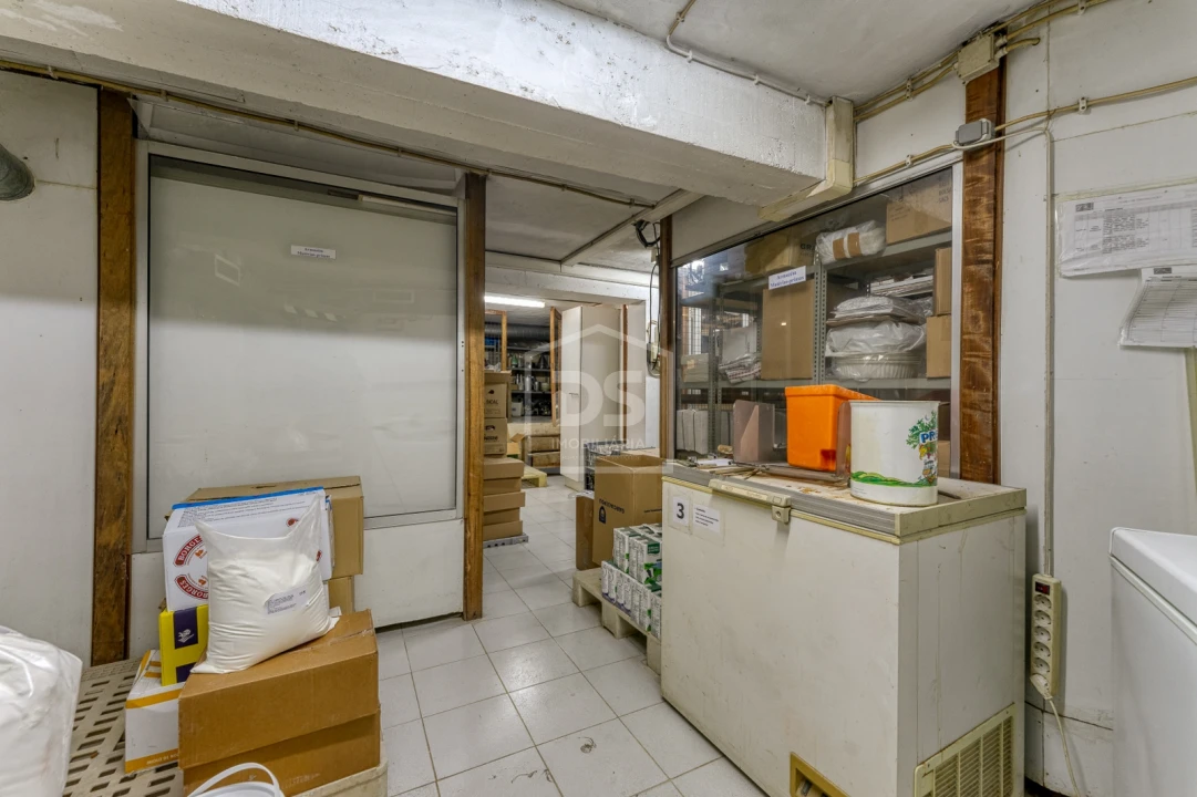 Prédio para Venda em Santo Antonio dos Olivais Foto 29