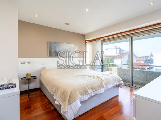 Moradia T4 para Arrendamento em Canidelo Foto 15