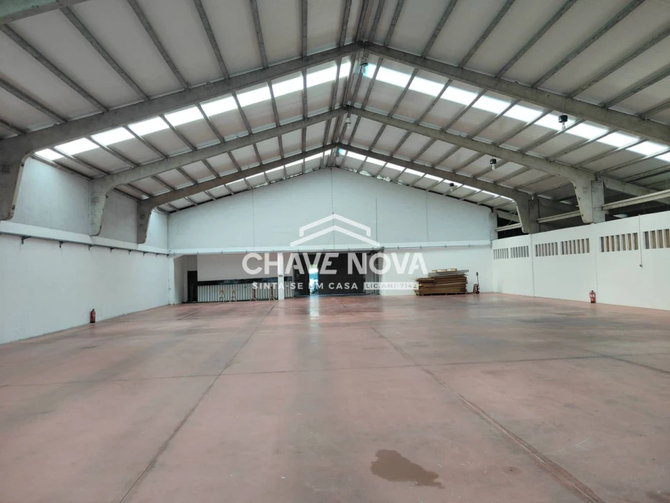 Armazém para Venda em Milheiros Foto 5
