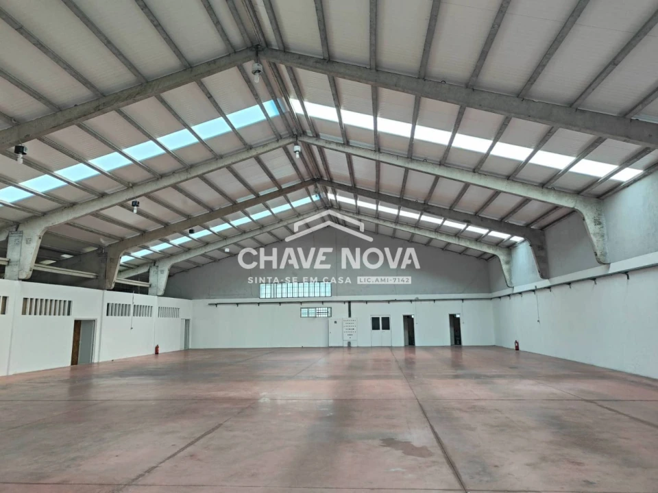 Armazém para Venda em Milheiros Foto 7