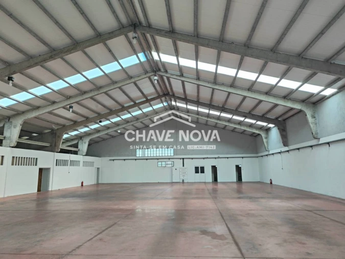 Armazém para Venda em Milheiros Foto 7