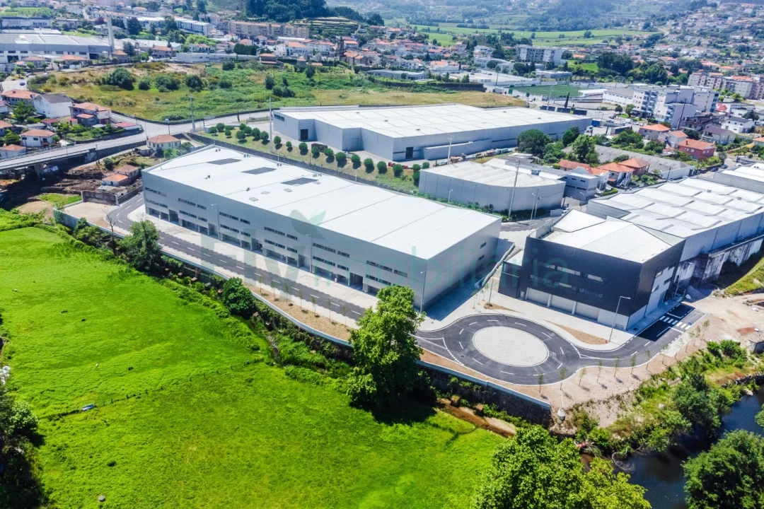 Armazém para Arrendamento em Vila Nova do Campo Foto 1