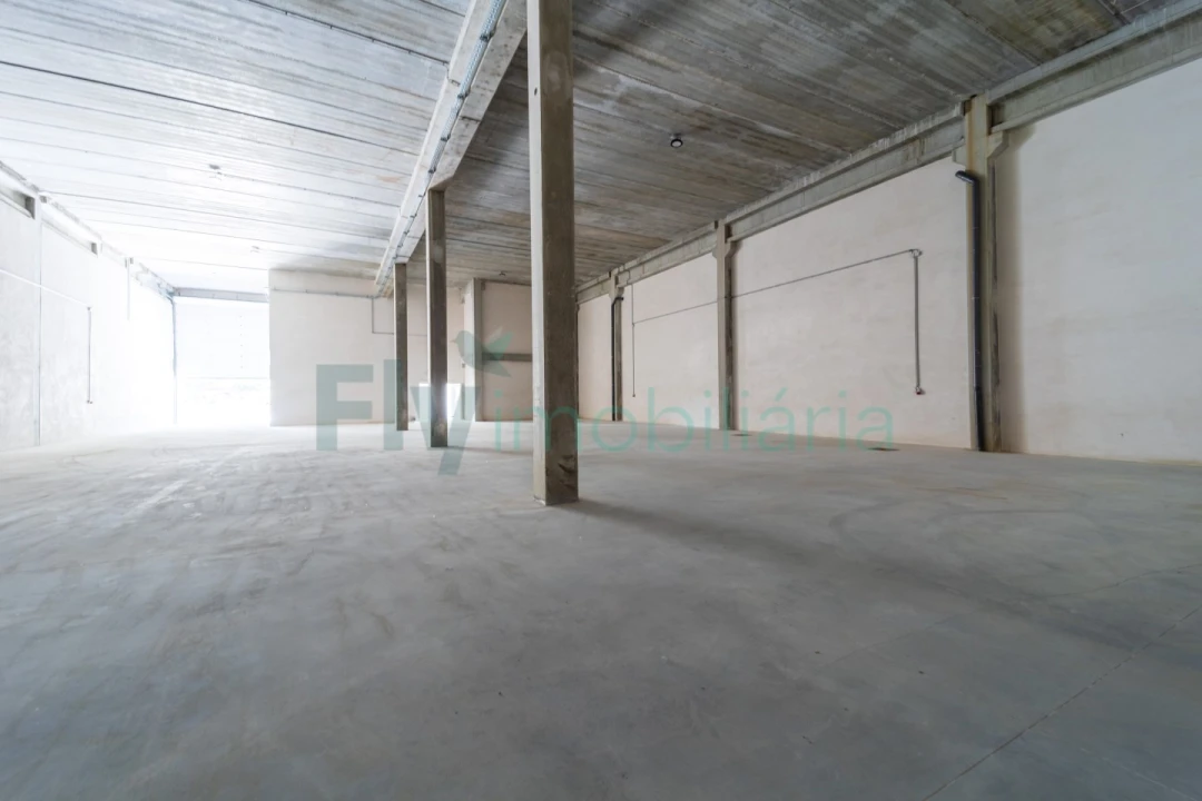 Armazém para Arrendamento em Vila Nova do Campo Foto 11