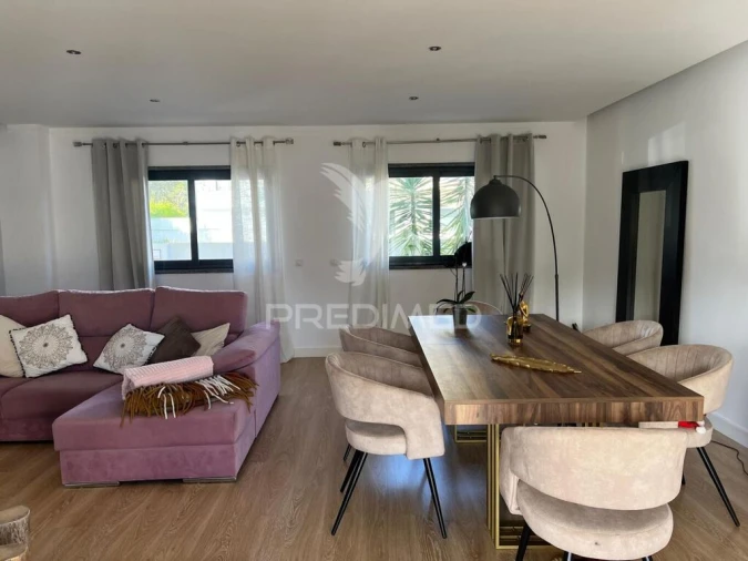 Moradia T4 para Venda em Santo Antonio da Charneca Foto 3