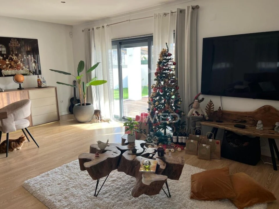 Moradia T4 para Venda em Santo Antonio da Charneca Foto 5