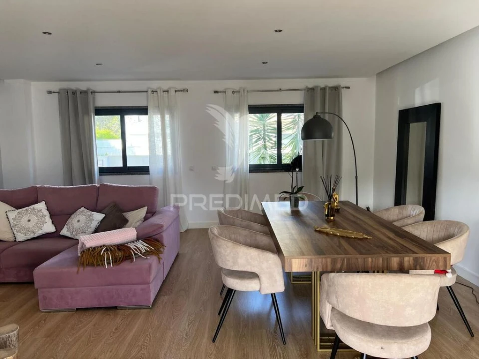 Moradia T4 para Venda em Santo Antonio da Charneca Foto 3