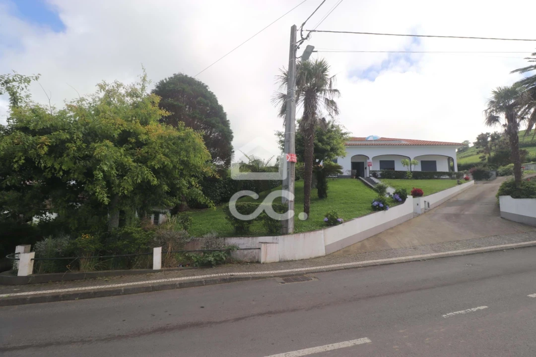 Moradia T5 para Venda em Maia Foto 1