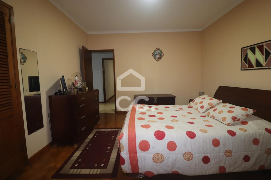 Moradia T5 para Venda em Maia Foto 16