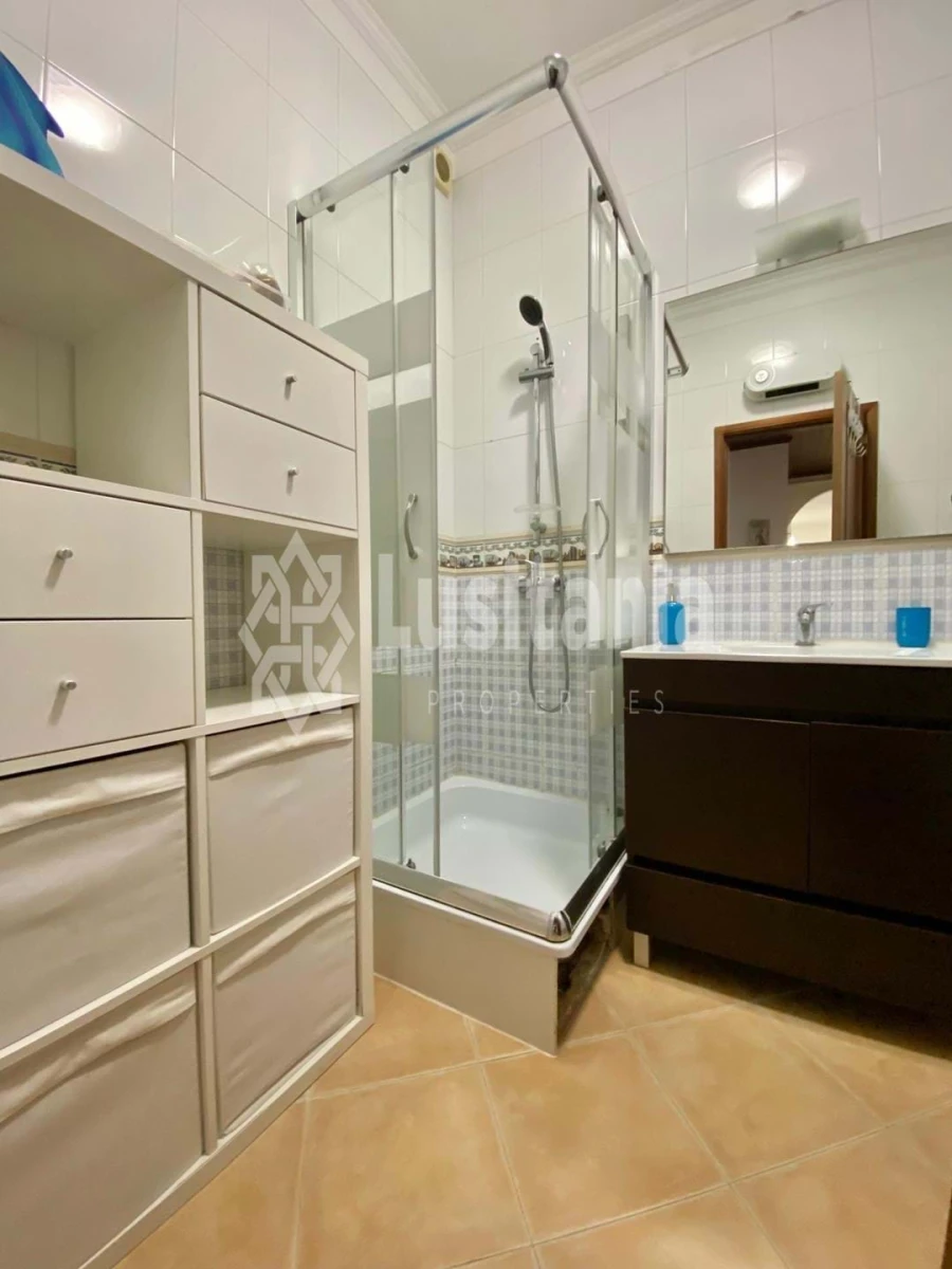 Apartamento T2 para Venda em Quarteira Foto 16