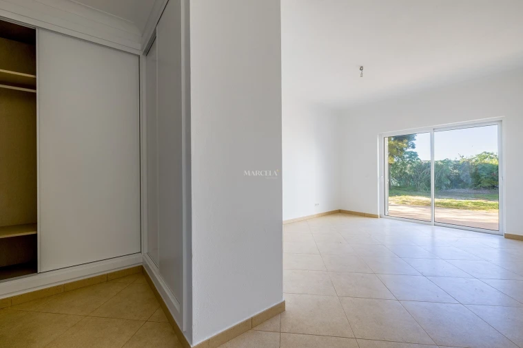 Moradia T4 para Venda em Budens Foto 11