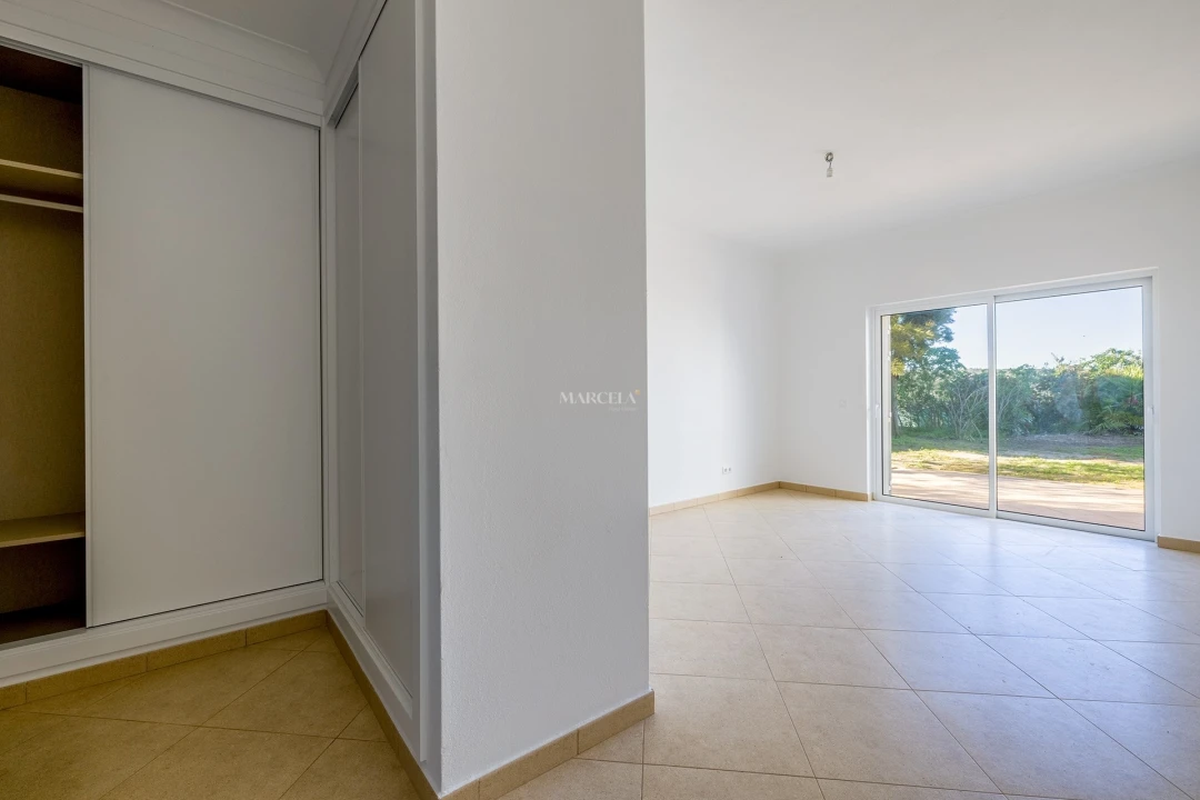 Moradia T4 para Venda em Budens Foto 11