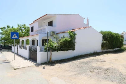 Moradia T4 para Venda em Olhão