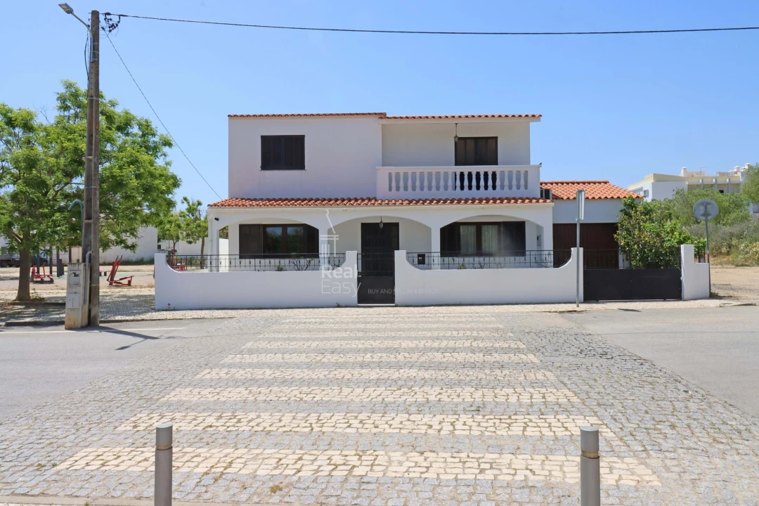 Moradia T4 para Venda em Olhão Foto 3