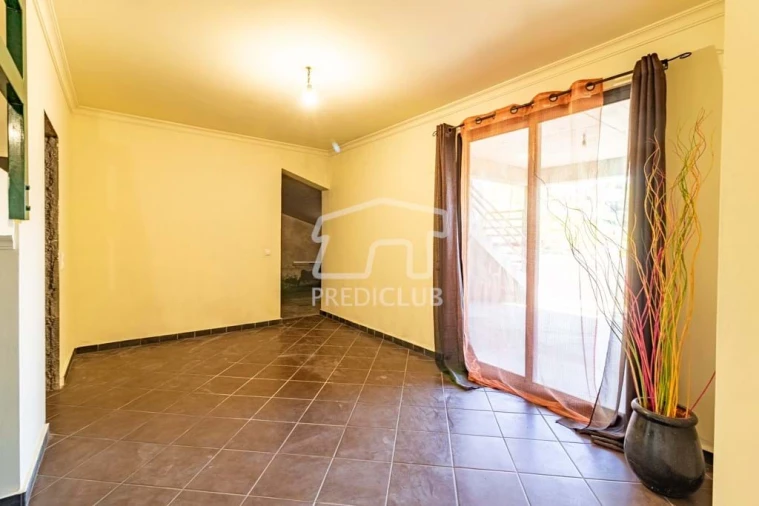 Moradia T3 para Venda em Camara de Lobos Foto 8