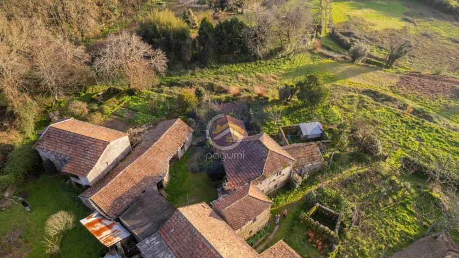 Moradia T4 para Venda em Fonte Arcada Foto 2