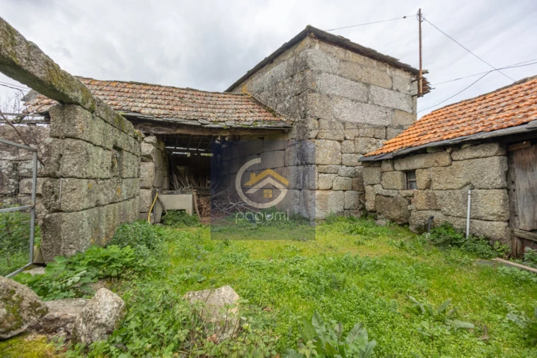 Moradia T4 para Venda em Fonte Arcada Foto 6