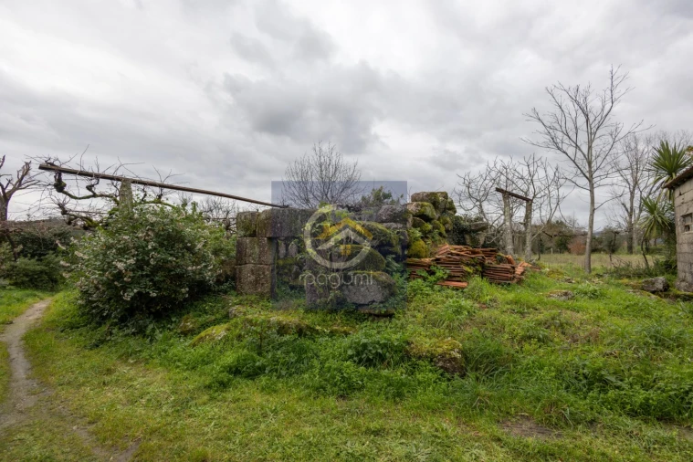 Moradia T4 para Venda em Fonte Arcada Foto 13