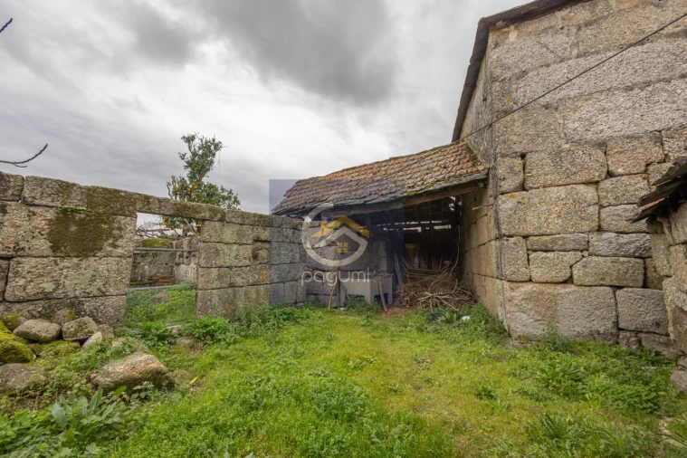 Moradia T4 para Venda em Fonte Arcada Foto 12