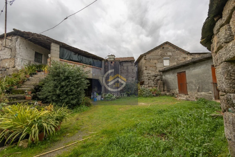 Moradia T4 para Venda em Fonte Arcada Foto 14