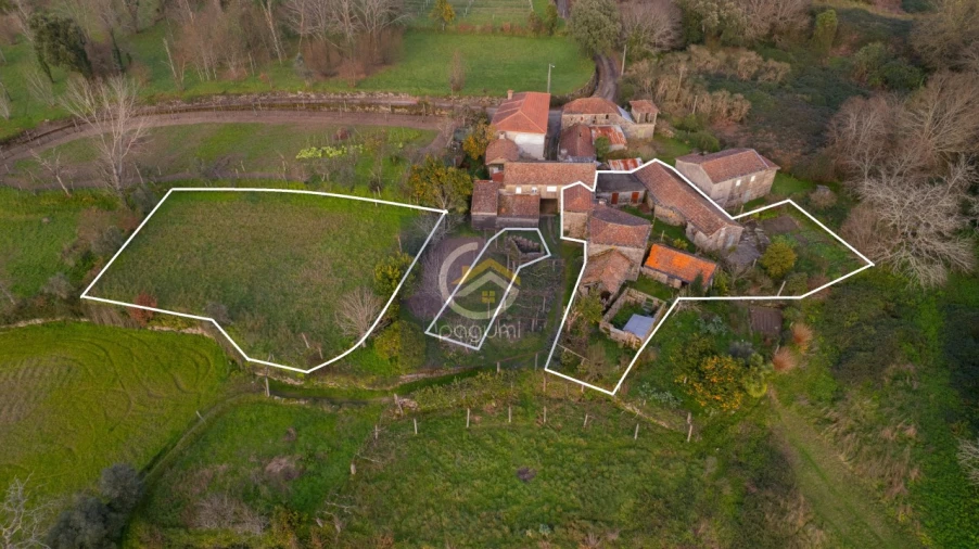 Moradia T4 para Venda em Fonte Arcada Foto 3