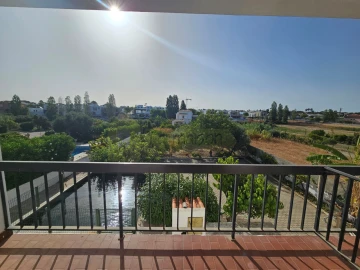 Moradia T5 para Venda em Quarteira