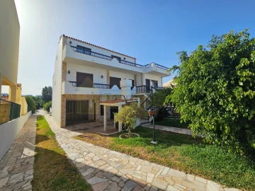 Moradia T5 para Venda em Quarteira