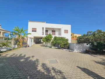 Moradia T5 para Venda em Quarteira