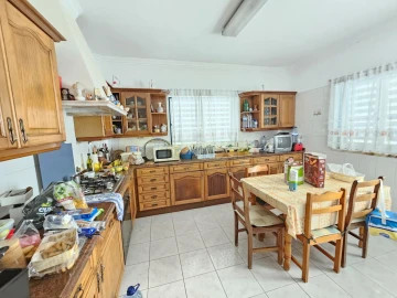 Moradia T5 para Venda em Quarteira