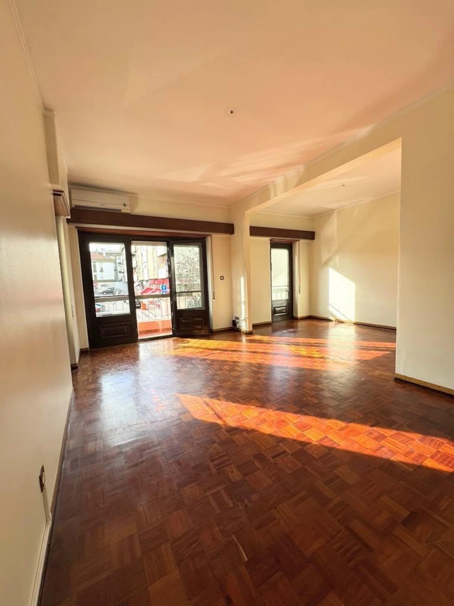 Apartamento T3 para Venda em São João Baptista e Santa Maria dos Olivais Foto 3