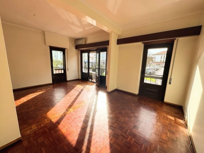 Apartamento T3 para Venda em São João Baptista e Santa Maria dos Olivais Foto 1