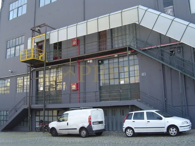 Armazém para Arrendamento em Paranhos